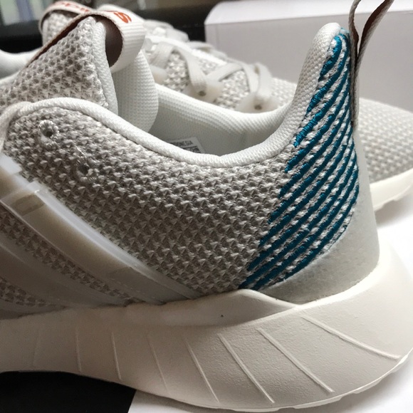 NWT adidas Questar Flow - Picture 5 of 6